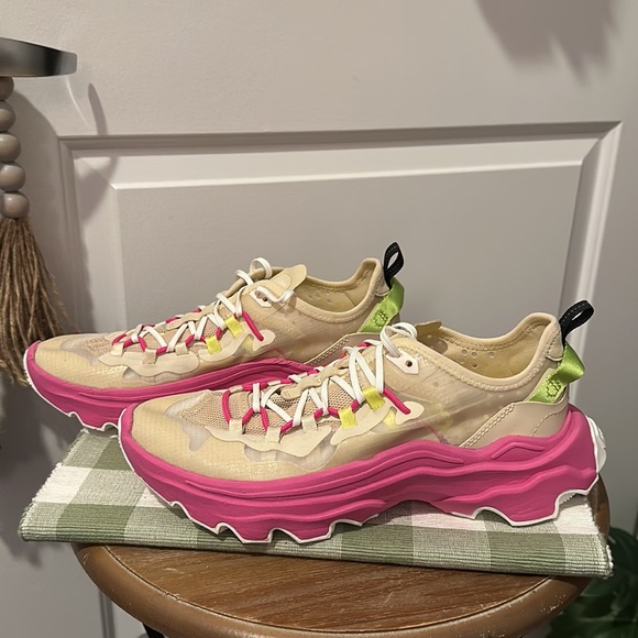 Sorel, Women’s Kinetic Breakthru Tech Sneaker, size 9.5 - Picture 4 of 13